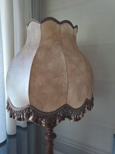 abat-jour-peau-passementerie-glands
